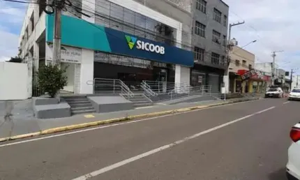 Edício comercial a venda no Centro de Ji-Paraná - RO. (Prédio de 2 andares, térreo e + um andar).