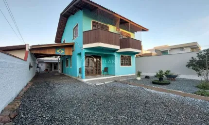 Casa com 2 moradias - 4 dormitórios - Lidia Duarte - Camboriú