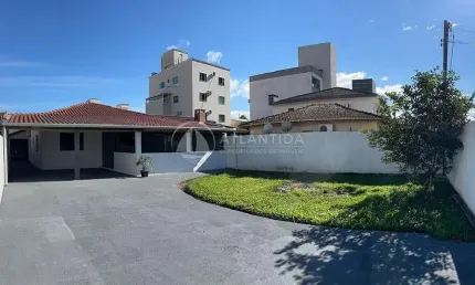 Casa térrea com 4 dormitórios - santa regina - camboriú!