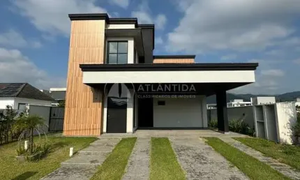Casa com 4 dormitórios no condomínio Caledônia - Camboriú