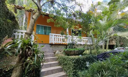Casa mista com 5 dormitórios e edícula - São Judas Tadeu - Balneário Camboriú