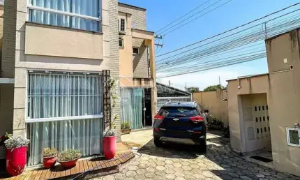 Casa 3 dormitórios - condomínio fechado - Centro - Camboriú