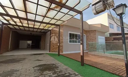 Casa térrea 3 dormitórios e piscina - são francisco de assis - camboriú