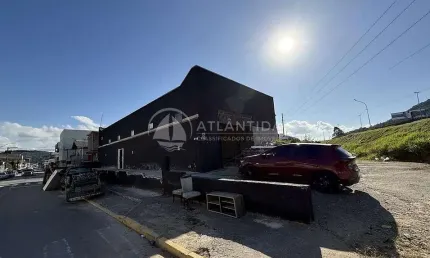 Galpão Comercial de 300m² em Reforma — Excelente Ponto Logístico