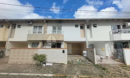 Casa com 3 quartos à venda no Centro, Camboriú 
