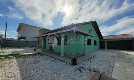 Casa com 4 dormitórios sozinha no terreno no Centro de Camboriú