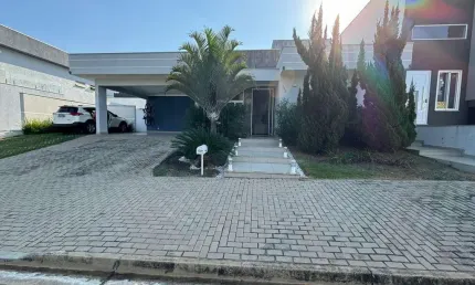 Linda casa com 3 quartos e piscina em lote de 500m² - Localizado no Condomínio - Residencial Real P