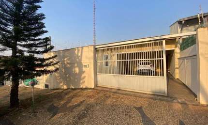 Casa Térrea no Parque São Quirino – 2km da Lagoa do Taquaral, Espaçosa e Pronta para Morar!