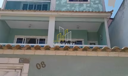 Linda Casa Tríplex em Condomínio para Venda com 3 Quartos, 180 m² - Realengo