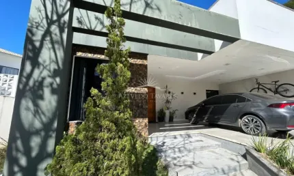 7643 (375N) -  Casa à Venda no Vale dos Cristais, Macaé, RJ
