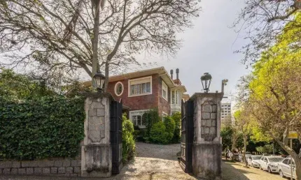 Casa com 5 quartos para alugar na Avenida Luiz Manoel Gonzaga, 506, Três Figueiras, Porto Alegre por R$ 35.000