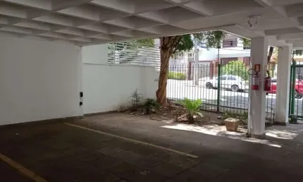 Sala comercial para alugar na Avenida Lavras, 144, Petrópolis, Porto Alegre por R$ 2.200
