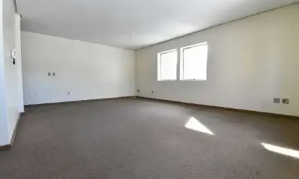 Sala comercial para alugar na Avenida Protásio Alves, 1281, Rio Branco, Porto Alegre por R$ 935