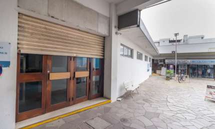Ponto comercial para alugar na Avenida Assis Brasil, 1795, Passo da Areia, Porto Alegre por R$ 9.500