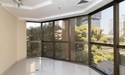 Sala comercial para alugar na Avenida Carlos Gomes, 271, Auxiliadora, Porto Alegre por R$ 4.900