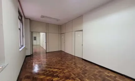 Sala comercial para alugar na Rua Uruguai, 277, Centro Histórico, Porto Alegre por R$ 28.000