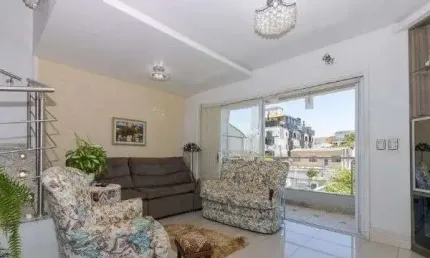 Casa com 4 quartos para alugar na Rua Arnaldo Ballve, 512, Jardim Itu Sabará, Porto Alegre por R$ 8.000