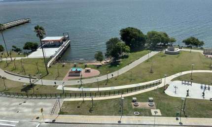 Sala comercial para alugar na Avenida Padre Cacique, 2893, Praia de Belas, Porto Alegre por R$ 4.265