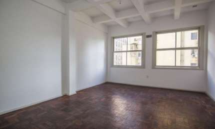 Sala comercial para alugar na Rua dos Andradas, 1332, Centro, Porto Alegre por R$ 1.825
