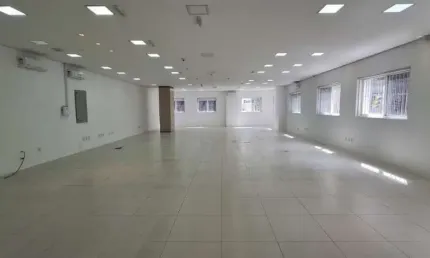 Ponto comercial para alugar na Rua Marechal Floriano Peixoto, 336, Centro Histórico, Porto Alegre por R$ 28.000