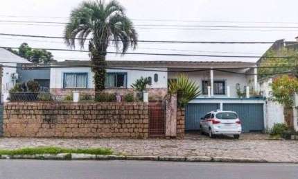Casa com 3 quartos para alugar na Rua Coronel Massot, 1583, Cristal, Porto Alegre por R$ 5.500