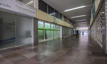 Sala comercial para alugar na Rua Vinte e Quatro de Outubro, 1557, Auxiliadora, Porto Alegre por R$ 869