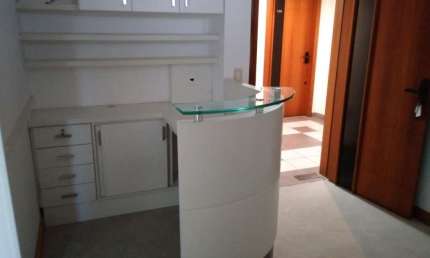 Sala comercial para alugar na Rua Doutor Florêncio Ygartua, 270, Moinhos de Vento, Porto Alegre por R$ 1.803