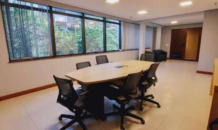 Sala comercial para alugar na Rua Doutor Florêncio Ygartua, 270, Moinhos de Vento, Porto Alegre por R$ 1.785