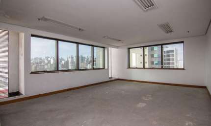 Sala comercial para alugar na Rua Doutor Florêncio Ygartua, 270, Moinhos de Vento, Porto Alegre por R$ 2.215