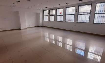 Sala comercial para alugar na Rua dos Andradas, 1332, Centro Histórico, Porto Alegre por R$ 2.179