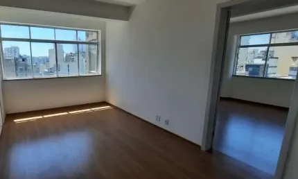 Sala comercial para alugar na Rua dos Andradas, 1560, Centro Histórico, Porto Alegre por R$ 795