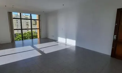 Sala comercial para alugar na Rua Vinte e Quatro de Outubro, 1681, Auxiliadora, Porto Alegre por R$ 1.710