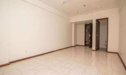 Sala comercial para alugar na Rua Doutor Flores, 263, Centro Histórico, Porto Alegre por R$ 747
