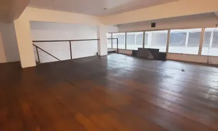 Ponto comercial para alugar na Rua Vinte e Quatro de Outubro, 1557, Auxiliadora, Porto Alegre por R$ 2.070