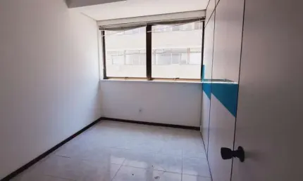 Sala comercial para alugar na Rua Doutor Flores, 263, Centro Histórico, Porto Alegre por R$ 1.221