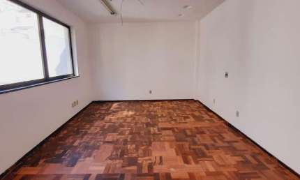 Sala comercial para alugar na Rua Doutor Flores, 263, Centro Histórico, Porto Alegre por R$ 982