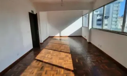 Sala comercial para alugar na Rua Vinte e Quatro de Outubro, 1557, Auxiliadora, Porto Alegre por R$ 889