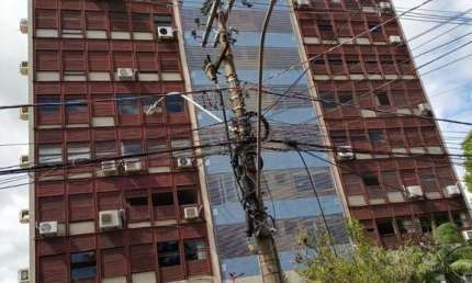 Apartamento com 3 quartos para alugar na Avenida Ganzo, 526, Menino Deus, Porto Alegre por R$ 4.000