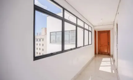 Sala comercial para alugar na Avenida Carlos Gomes, 1859, Petrópolis, Porto Alegre por R$ 4.000