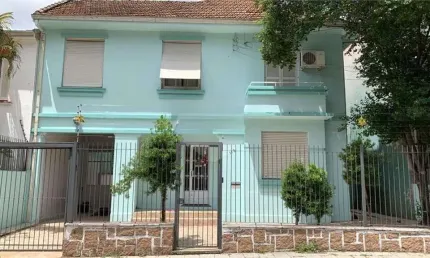 Casa com 3 quartos para alugar na Rua Xavier Ferreira, 113, Auxiliadora, Porto Alegre por R$ 10.000