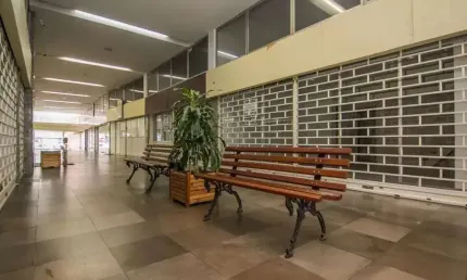 Sala comercial para alugar na Rua Vinte e Quatro de Outubro, 1557, Auxiliadora, Porto Alegre por R$ 1.176