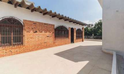 Casa em condomínio fechado com 3 quartos para alugar na Avenida América, 77, Auxiliadora, Porto Alegre por R$ 5.500