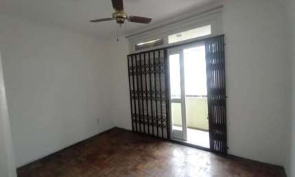 Apartamento com 2 quartos para alugar na Avenida Érico Veríssimo, 775, Menino Deus, Porto Alegre por R$ 1.200