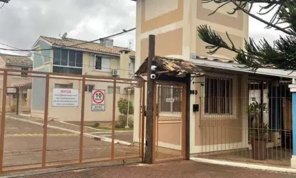 Casa em condomínio fechado com 3 quartos para alugar na avenida josé aloísio filho, 965, humaitá, porto alegre por r$ 2.000