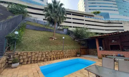 Casa para venda com 250 metros quadrados com 5 quartos em Cascatinha - Juiz de Fora - MG