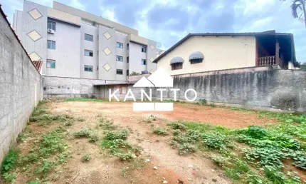 Terreno plano, murado, 310 m2 na primeira quadra do Quintas das Avenidas
