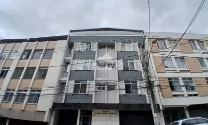 Apartamento três quartos com garagem, fundos com vista