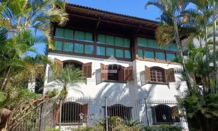 Casa triplex no alto dos passocom área gourmet e piscina