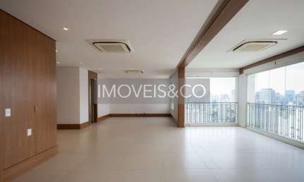 Alto padrão com vista 2 suítes com closet, Condomínio clube, Vila Olimpia, São Paulo, SP 4 salas, 3 banheiros, 4 vagas de garagem, 217m²!