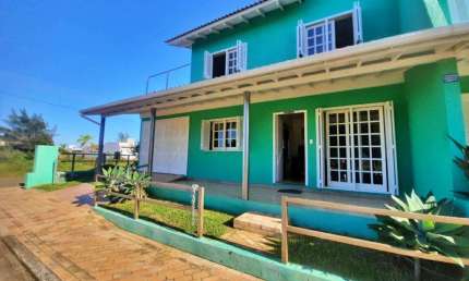 Sobrado 03 Dorm à venda no Bairro Bella Torres com 172 m² de área privativa - 2 vagas de garagem